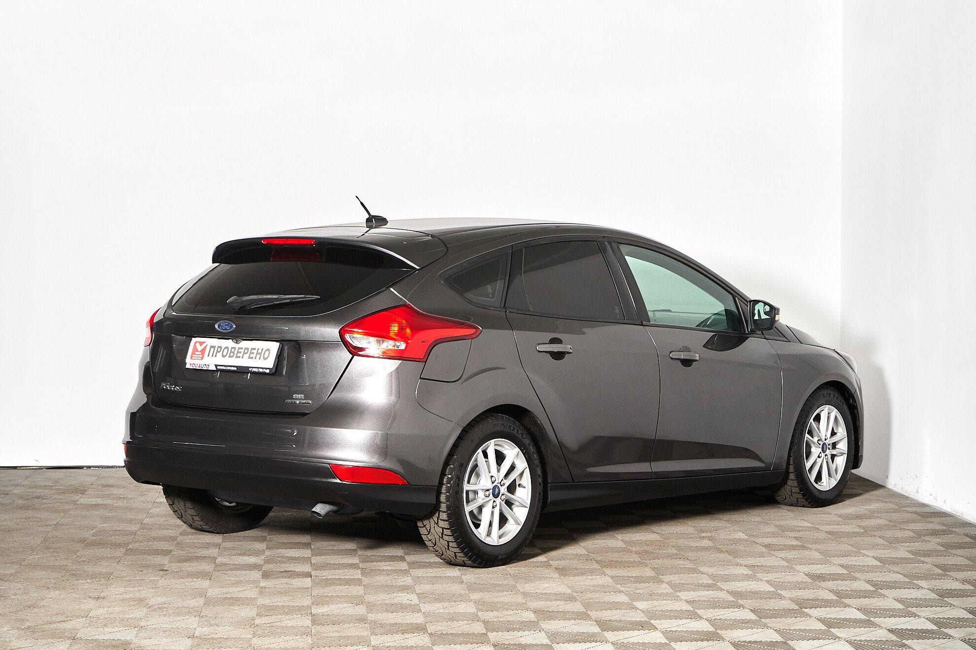 Ford Focus 2015, серый