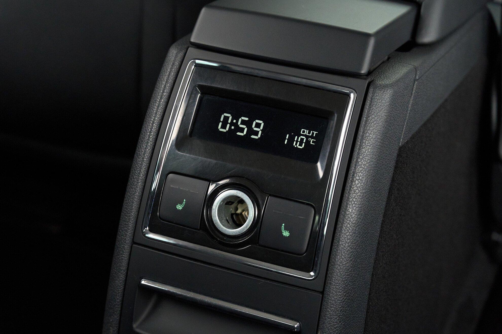 Skoda Superb 2014, черный