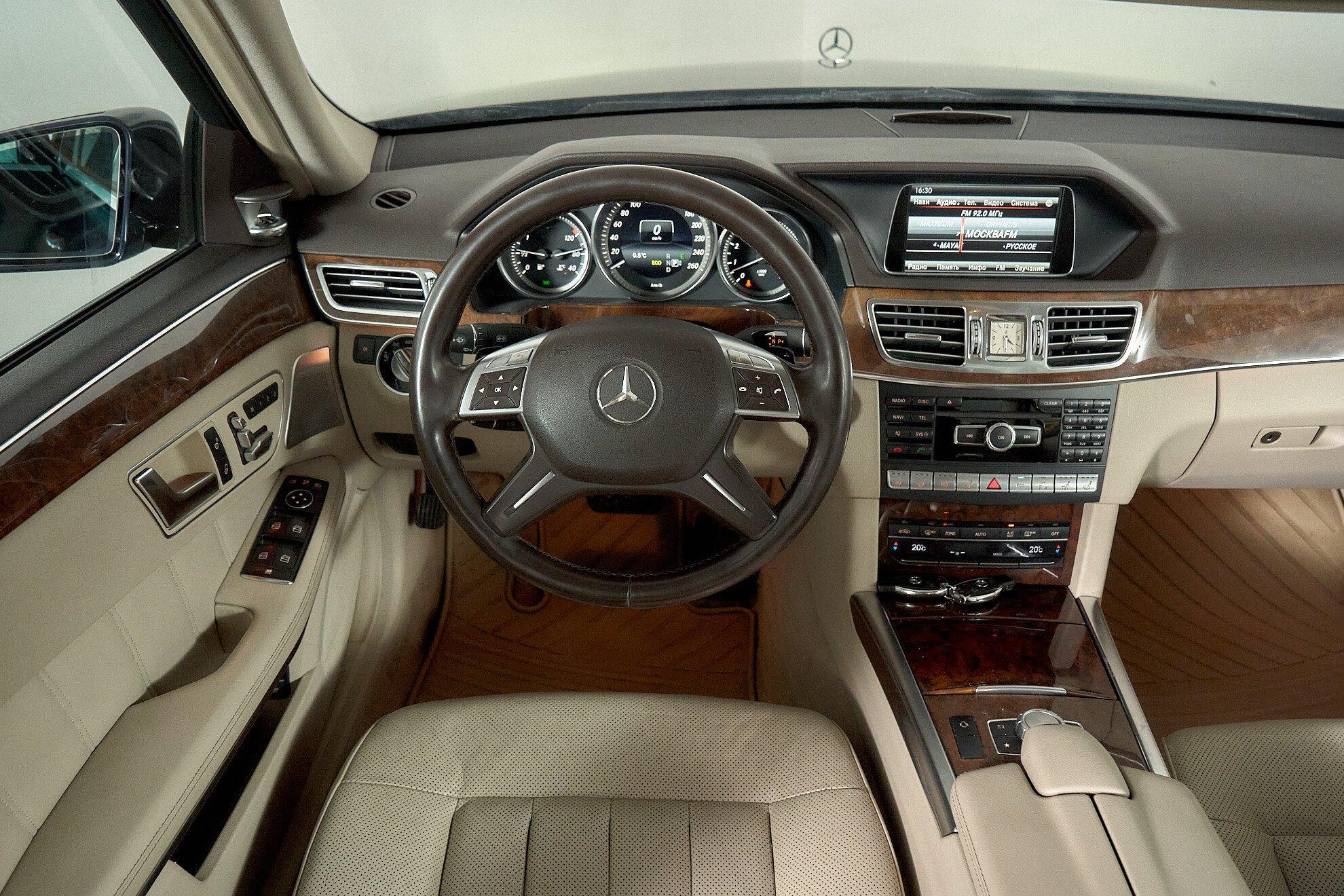 Mercedes-Benz E-Класс 2014, синий
