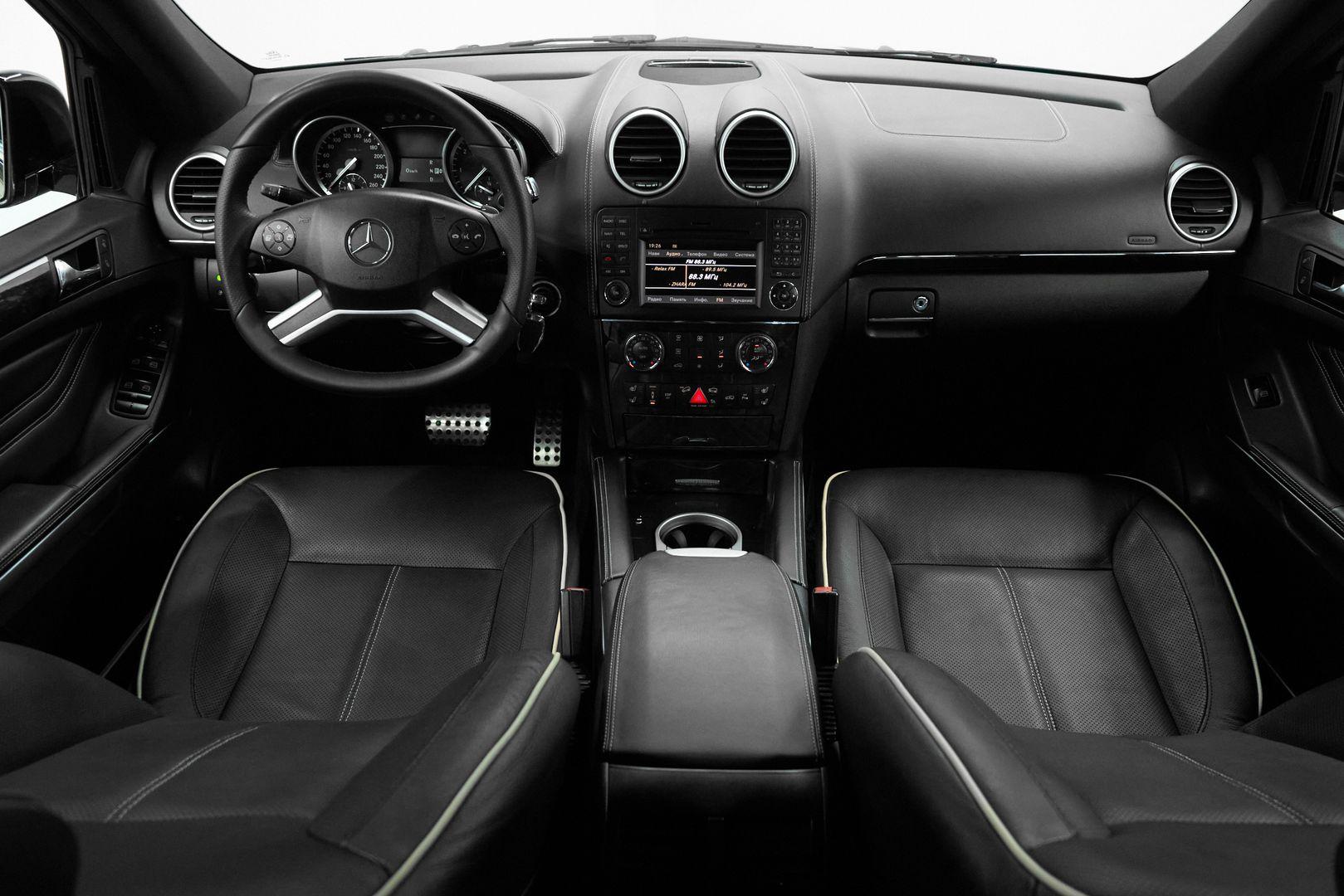 Mercedes-Benz M-Класс 2010, черный