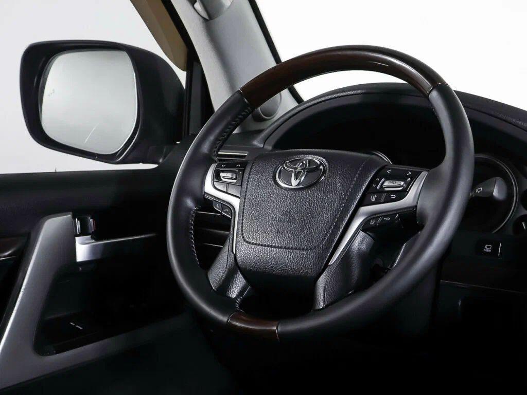 Toyota Land Cruiser 2019, черный