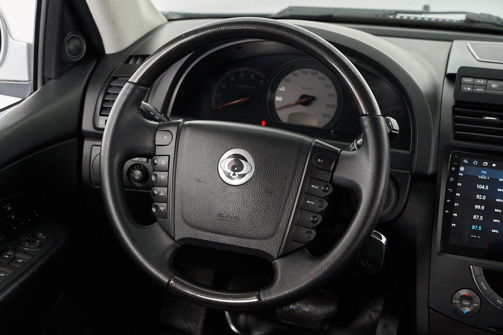 SsangYong Rexton 2011, серебряный