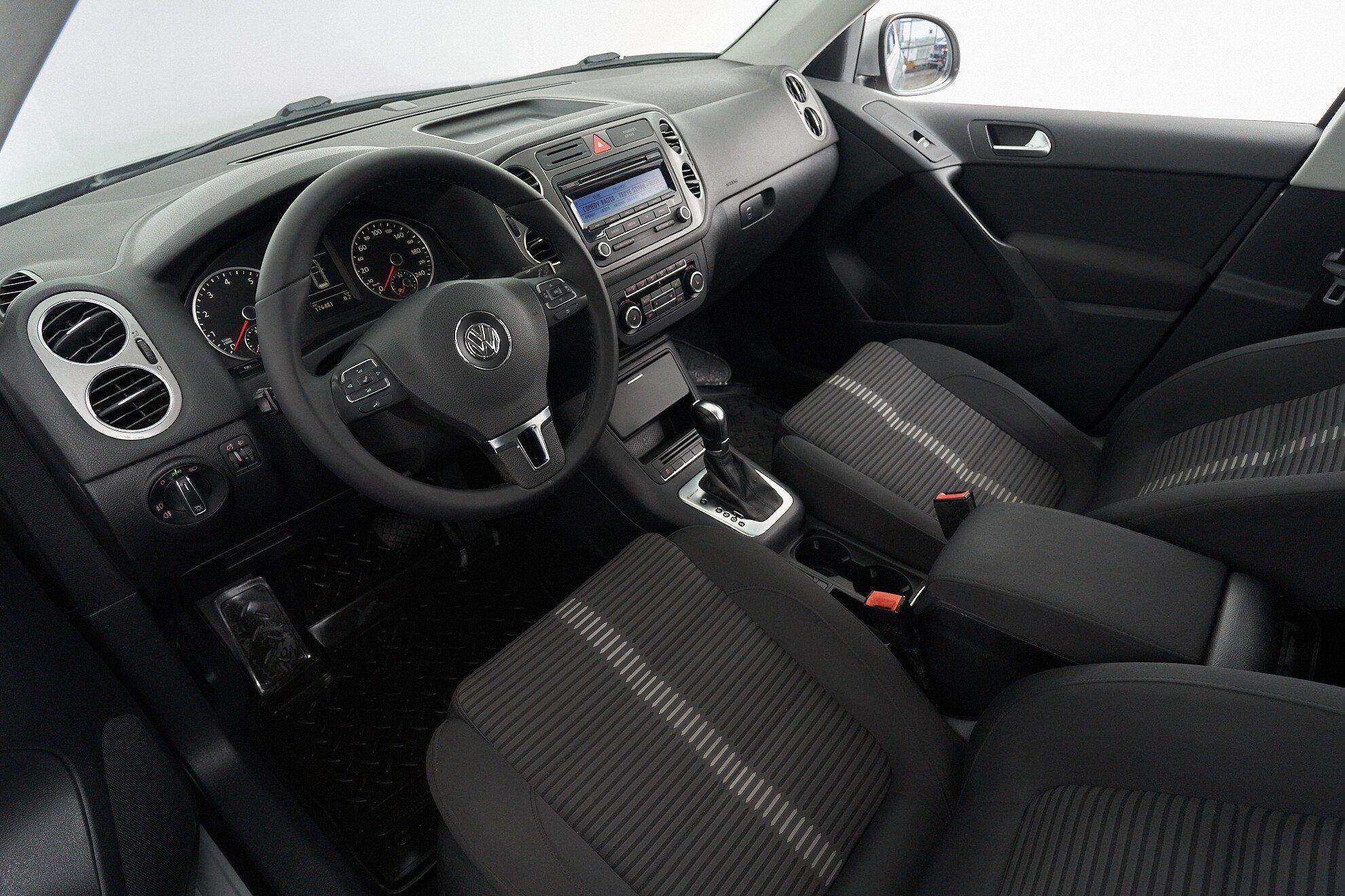 Volkswagen Tiguan 2011, серебряный