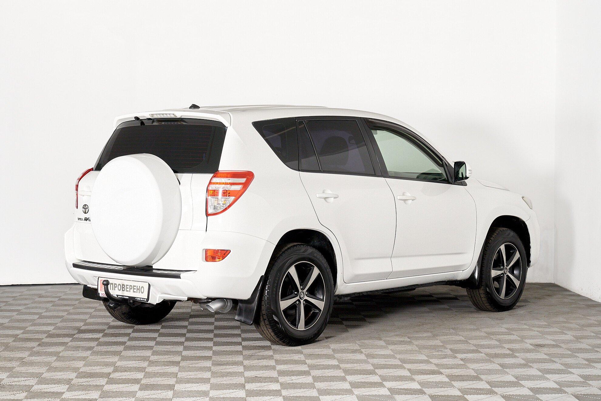 Toyota RAV4 2012, белый