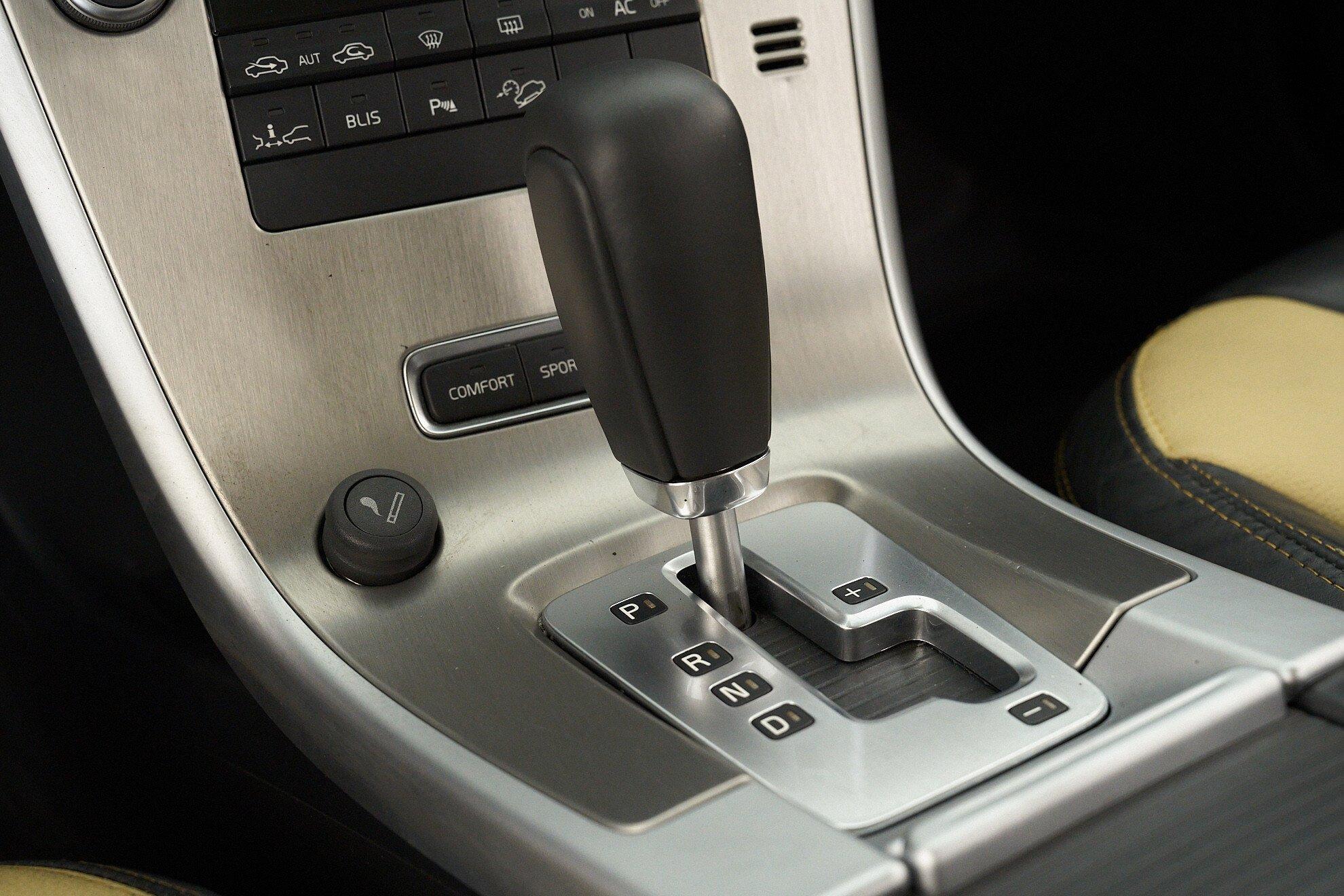 Volvo XC60 2010, черный