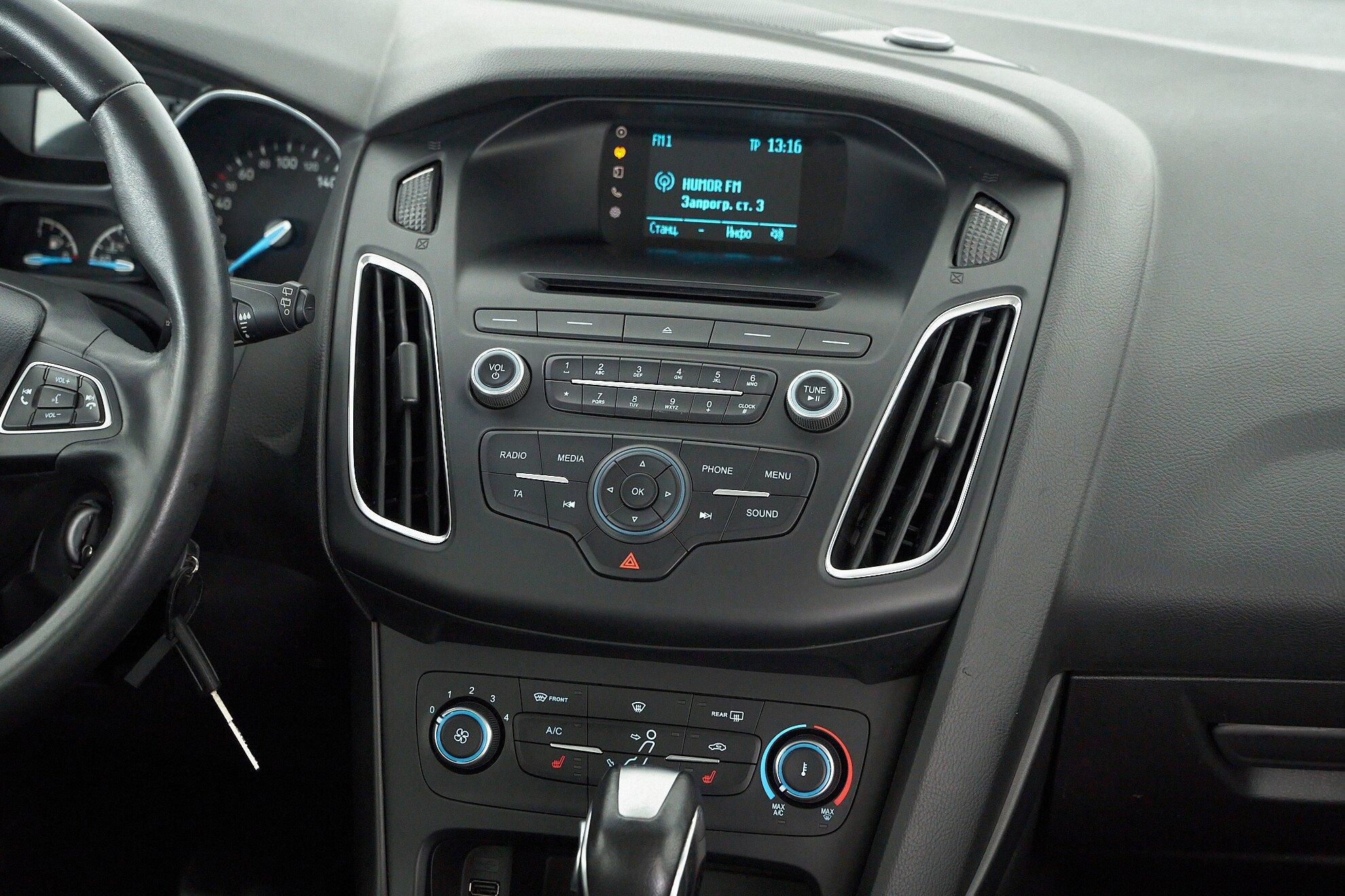 Ford Focus 2016, белый