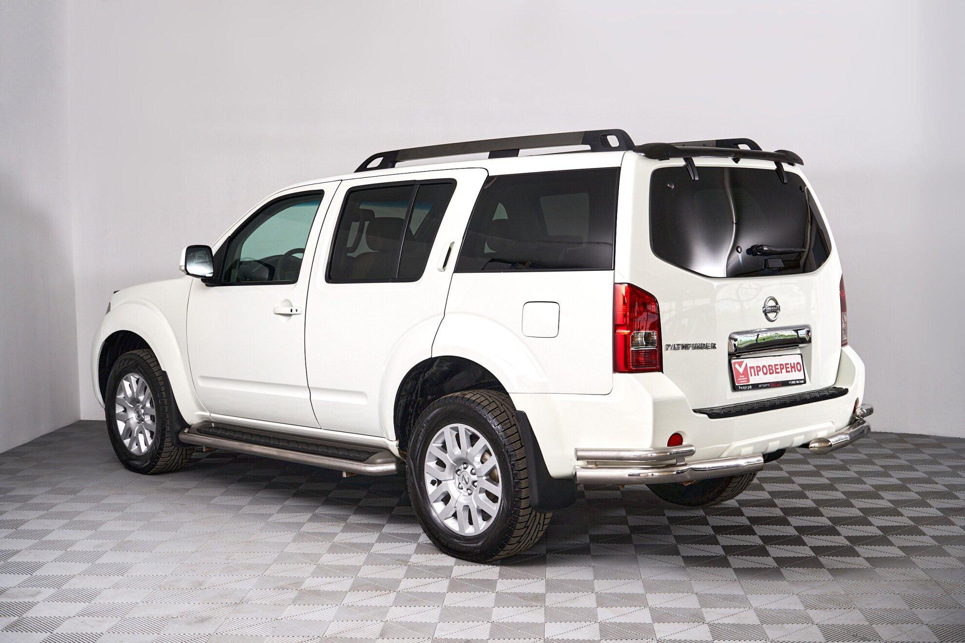 Nissan Pathfinder 2012, белый