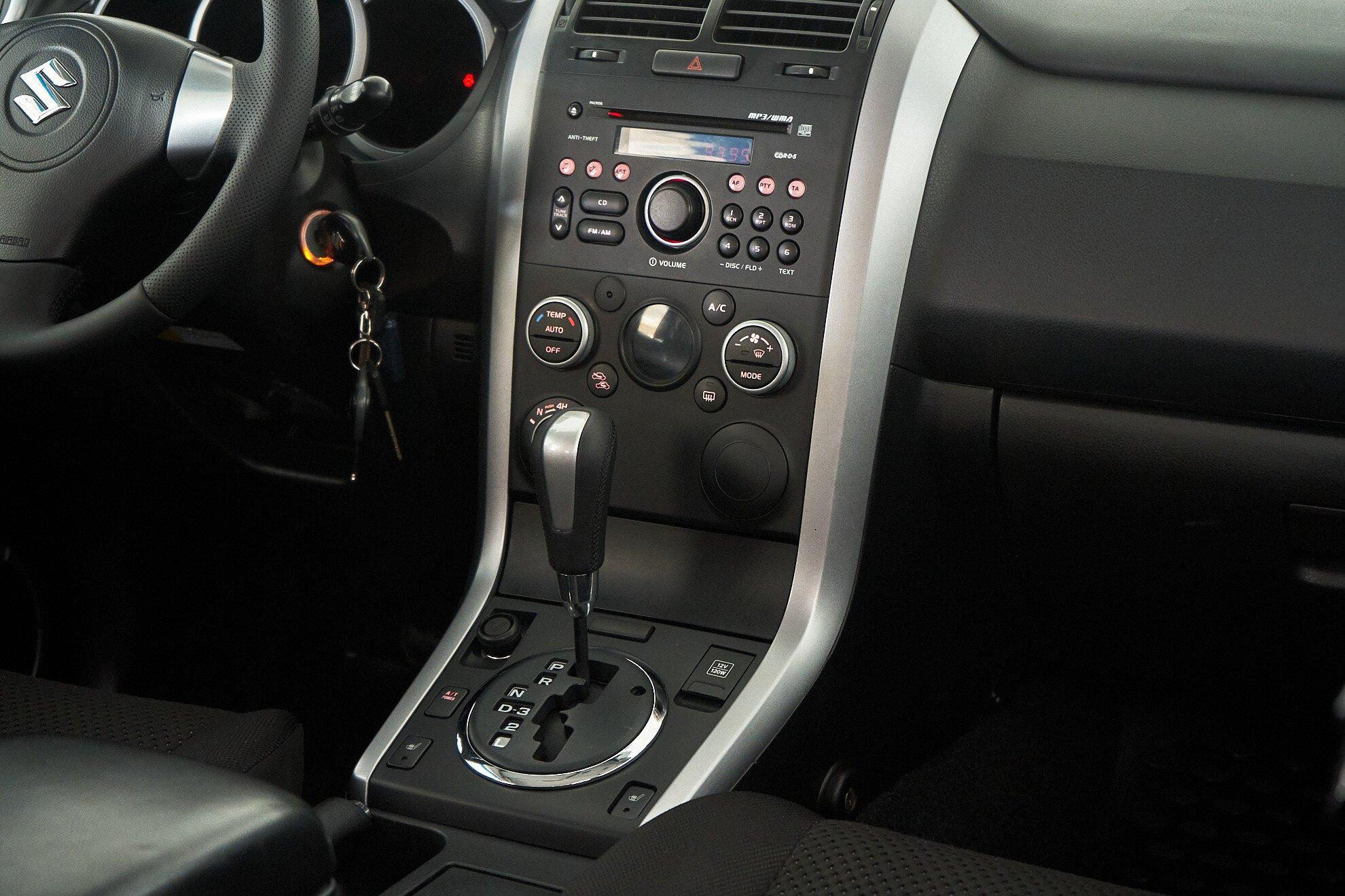 Suzuki Grand Vitara 2011, черный