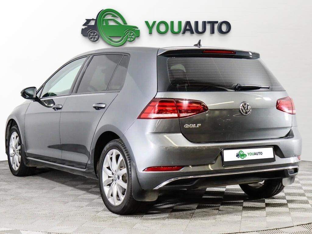 Volkswagen Golf 2018, серый