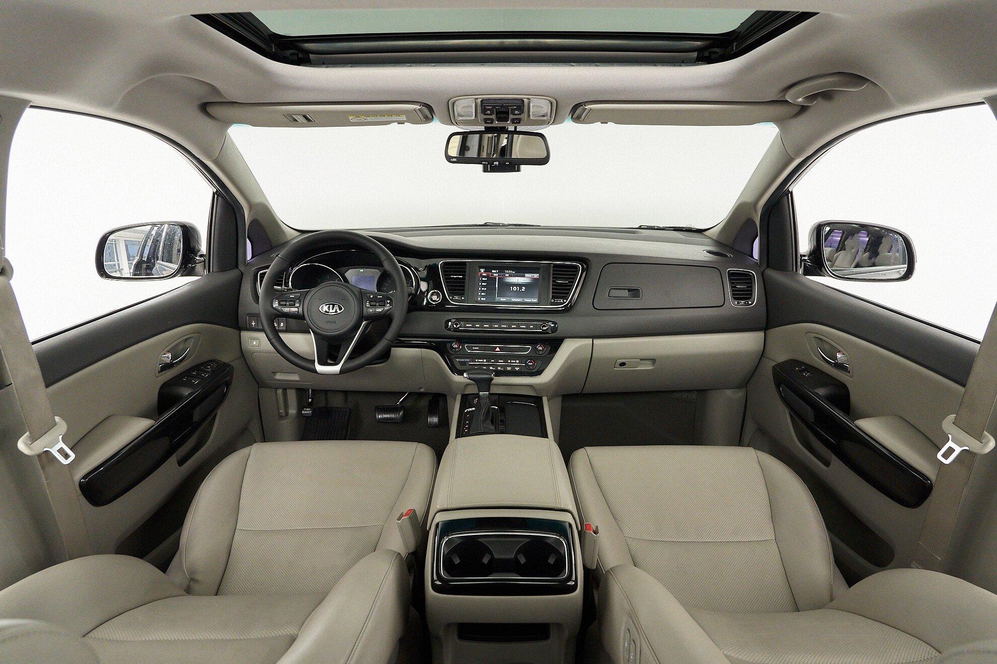 Kia Carnival 2017, серый
