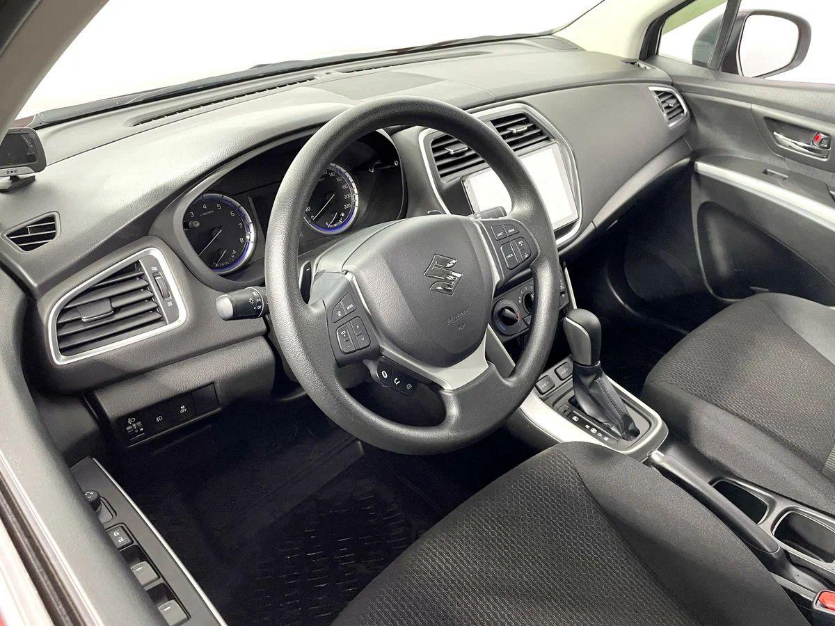 Suzuki SX4 2021, красный