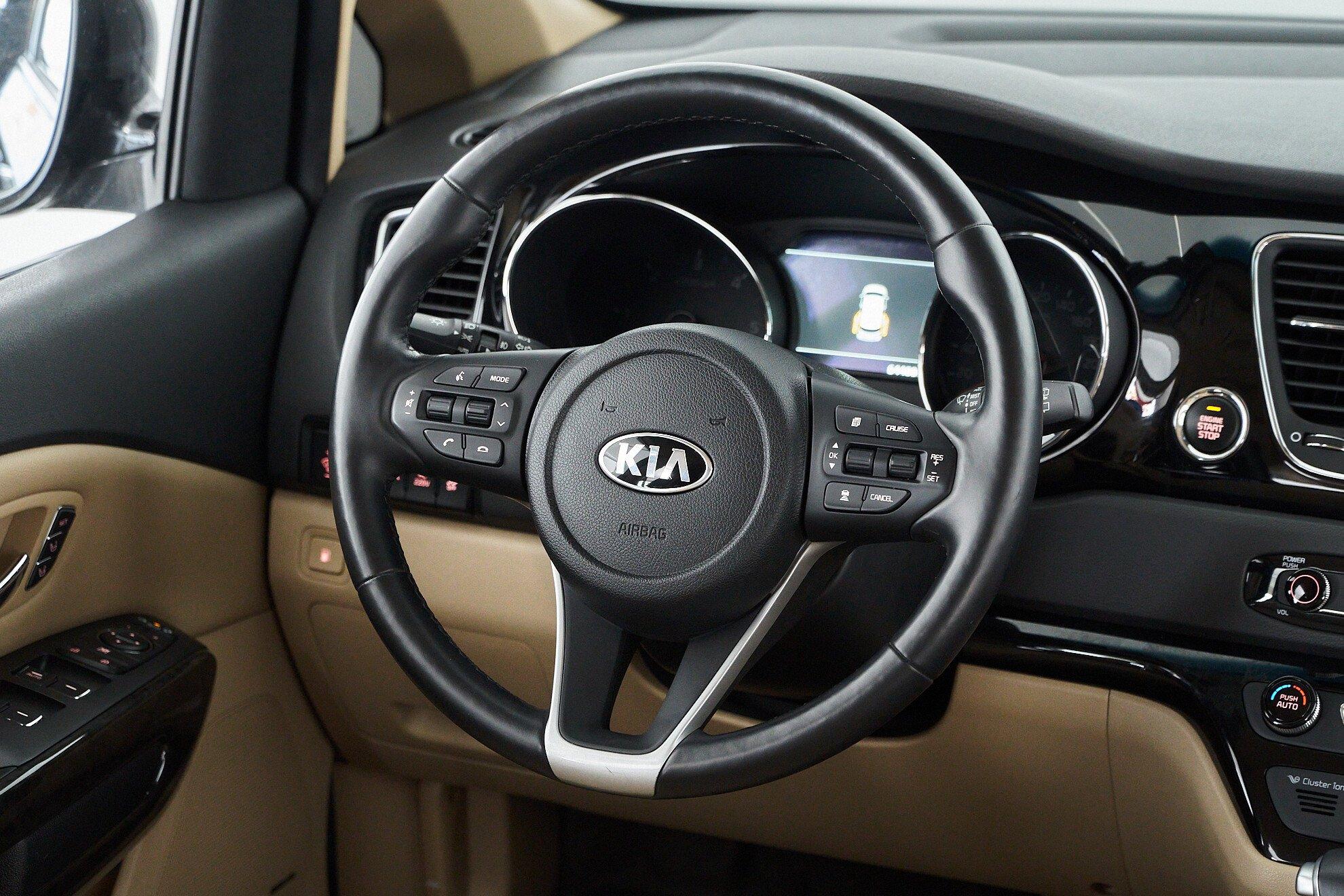 Kia Carnival 2020, черный