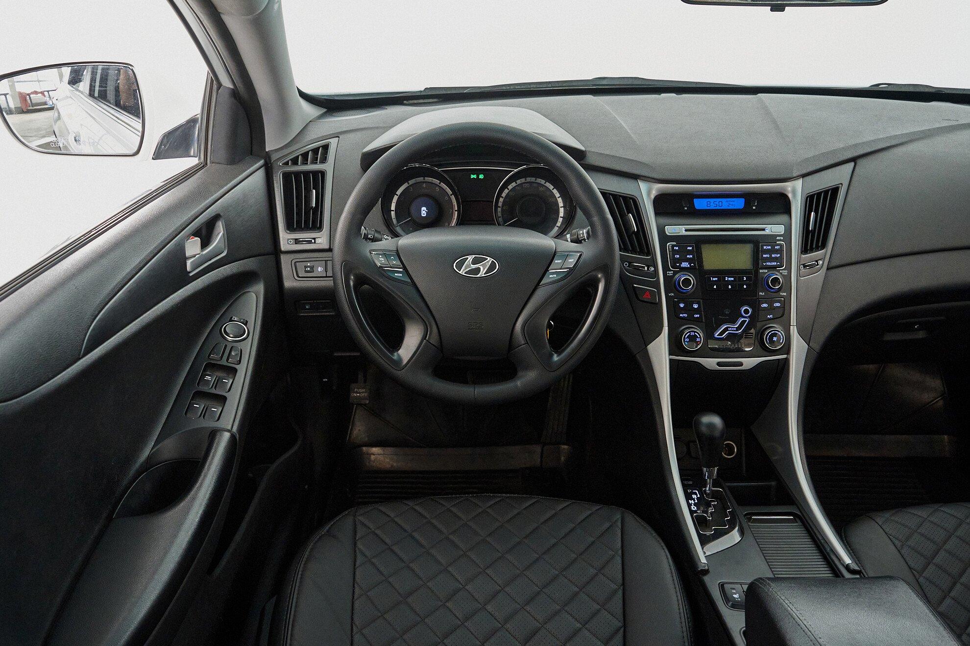 Hyundai Sonata 2012, белый