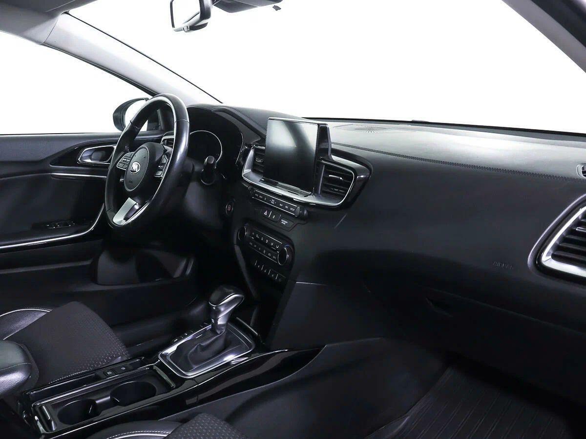 Kia Ceed 2021, белый