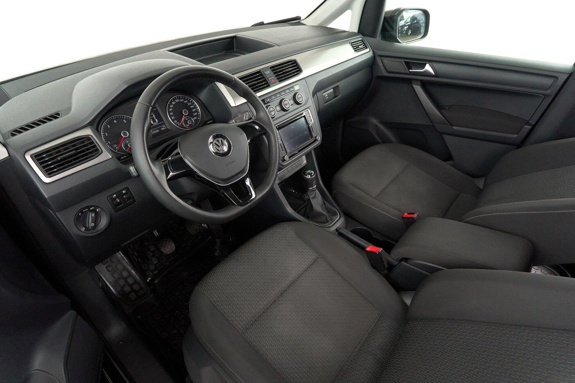 Volkswagen Caddy 2017, пурпурный