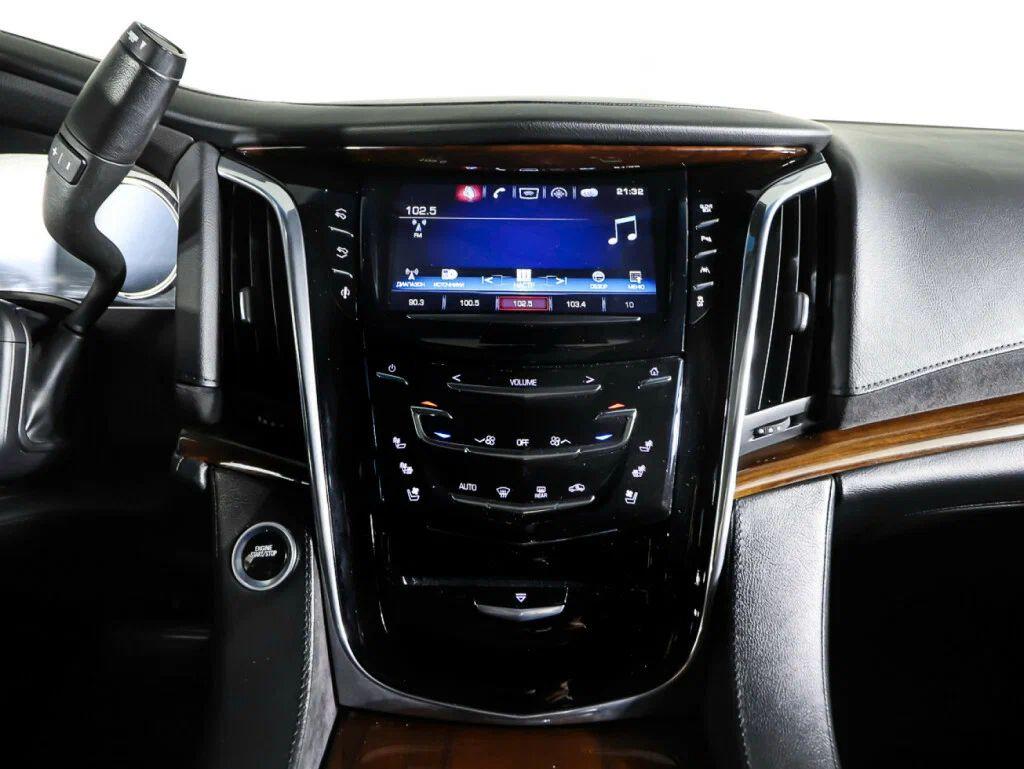 Cadillac Escalade 2018, серый