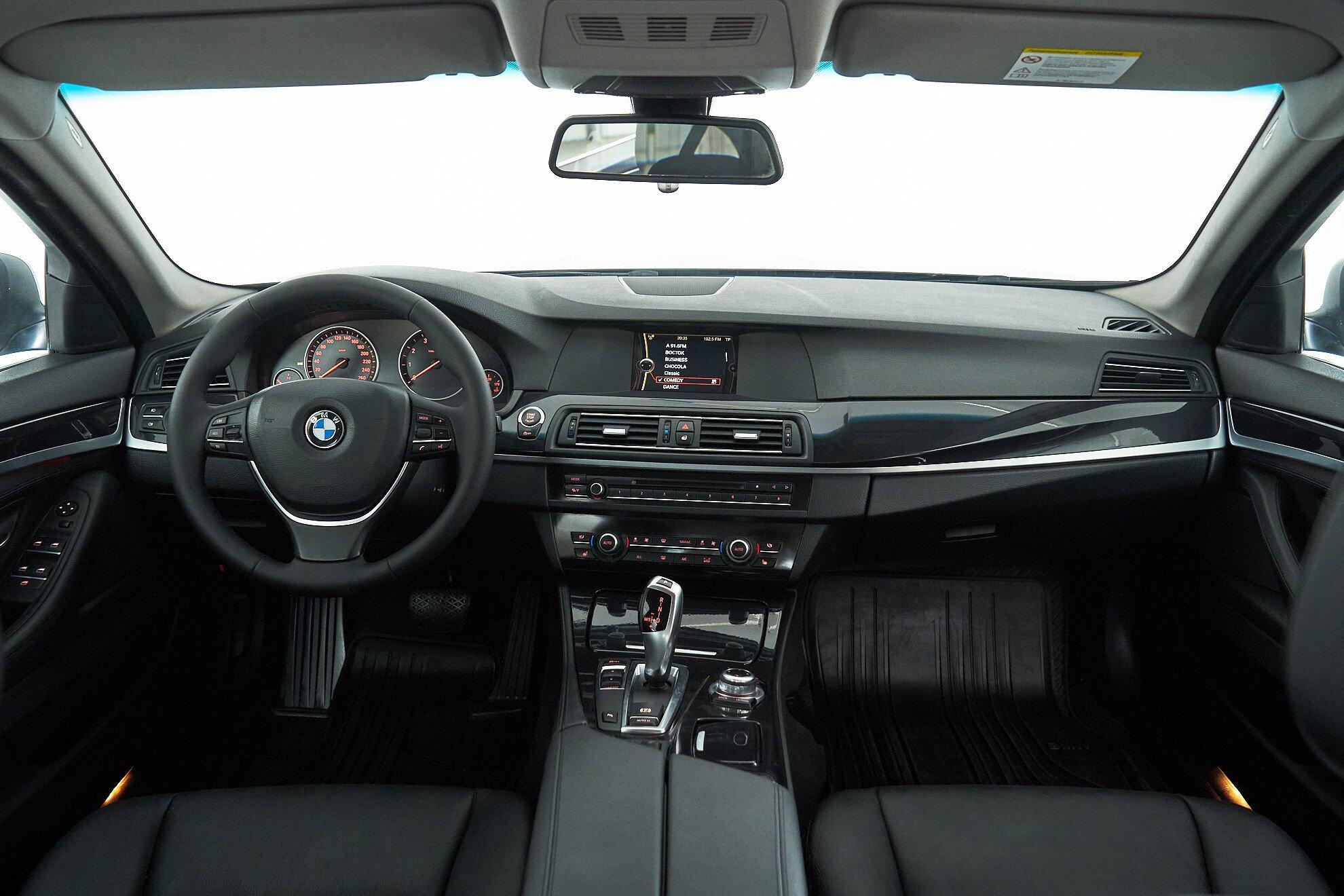 BMW 5 серии 2013, черный