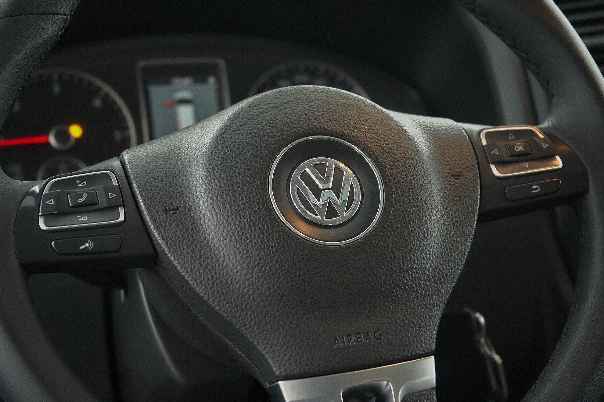 Volkswagen Multivan 2013, черный