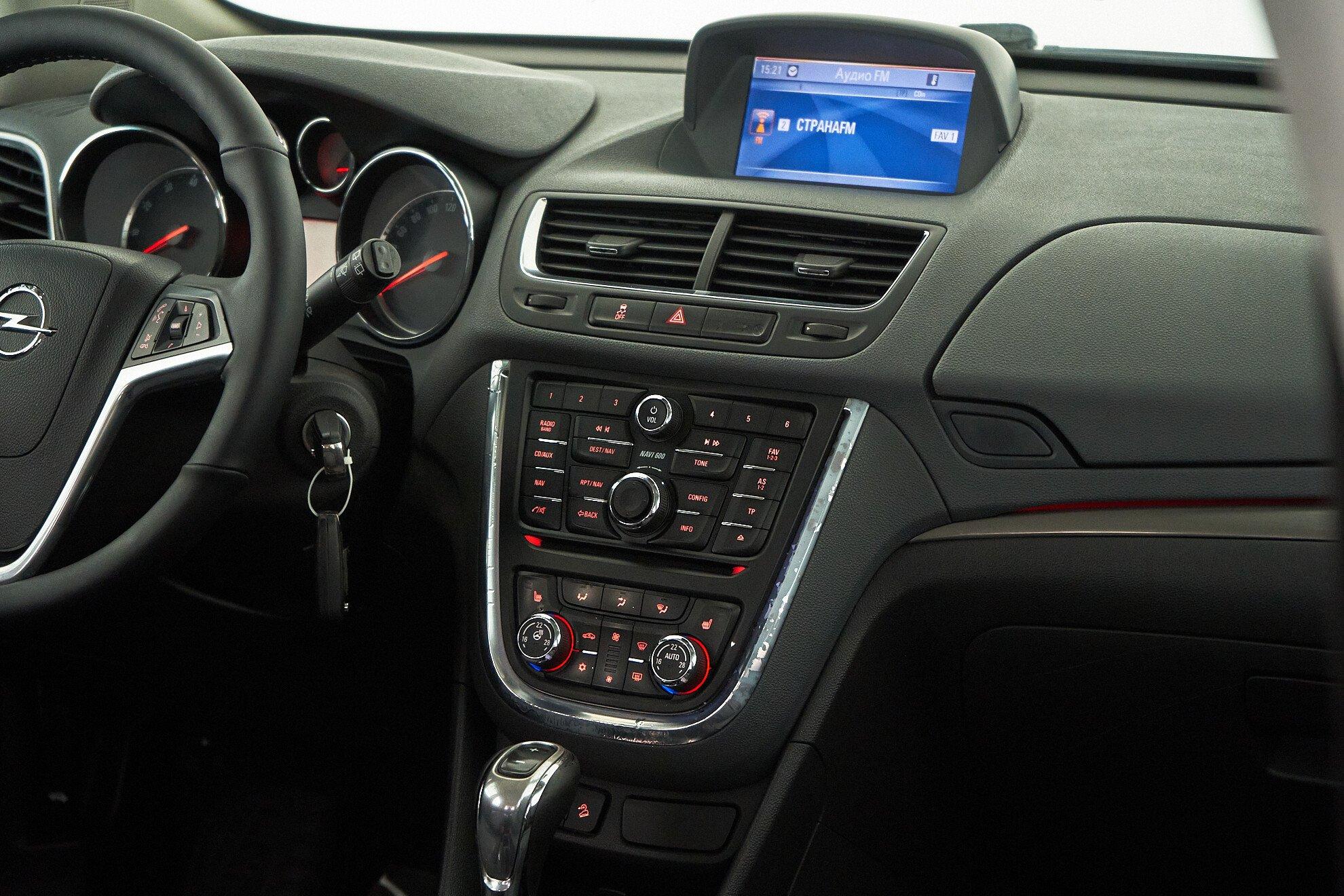 Opel Mokka 2013, белый