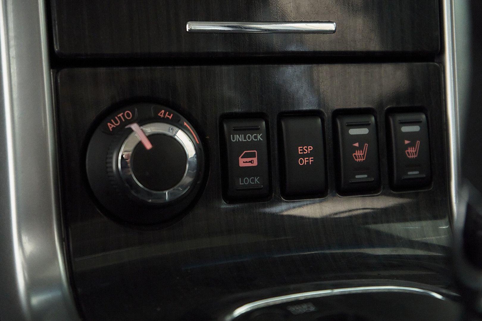 Nissan Pathfinder 2012, черный