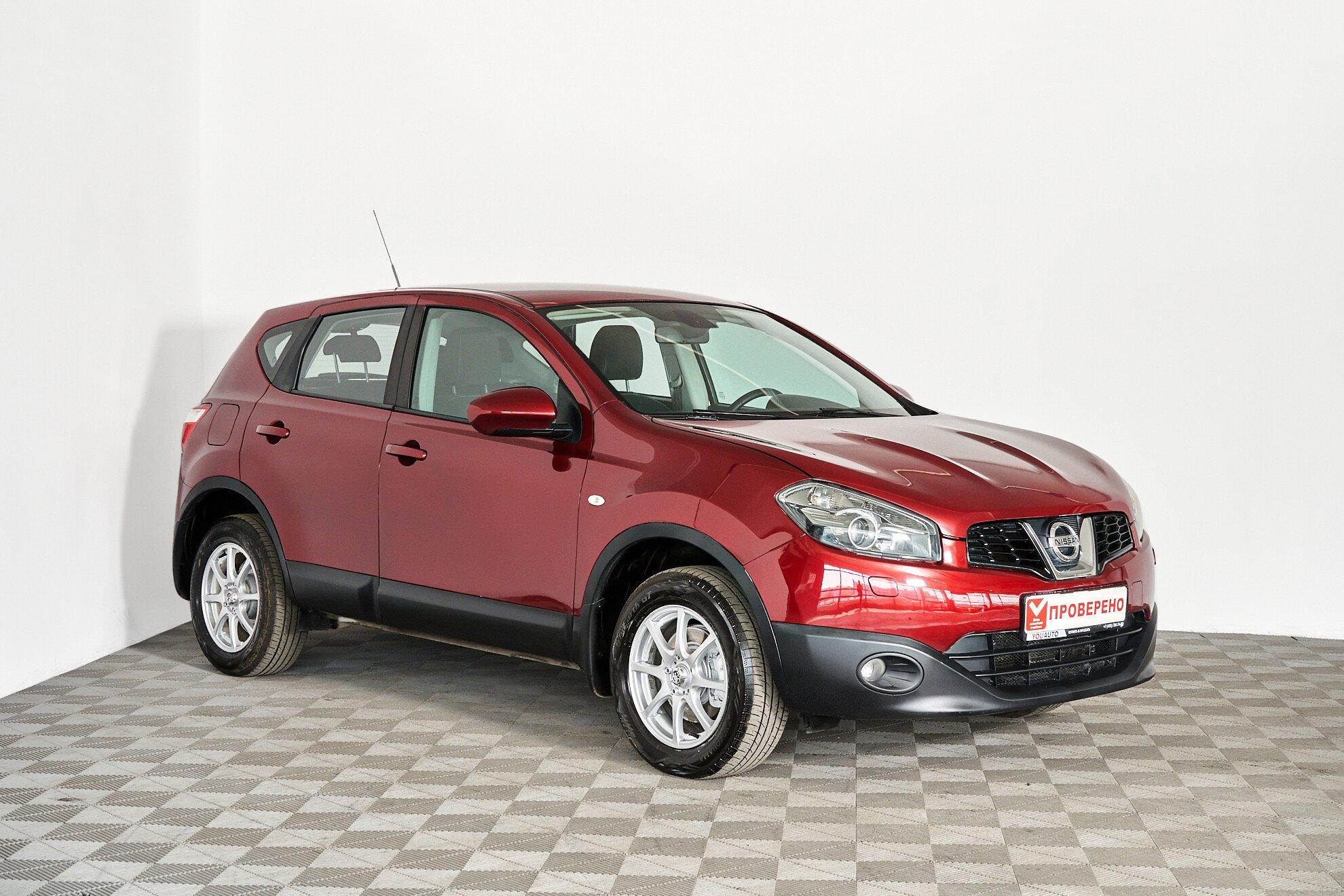 Nissan Qashqai 2013, красный