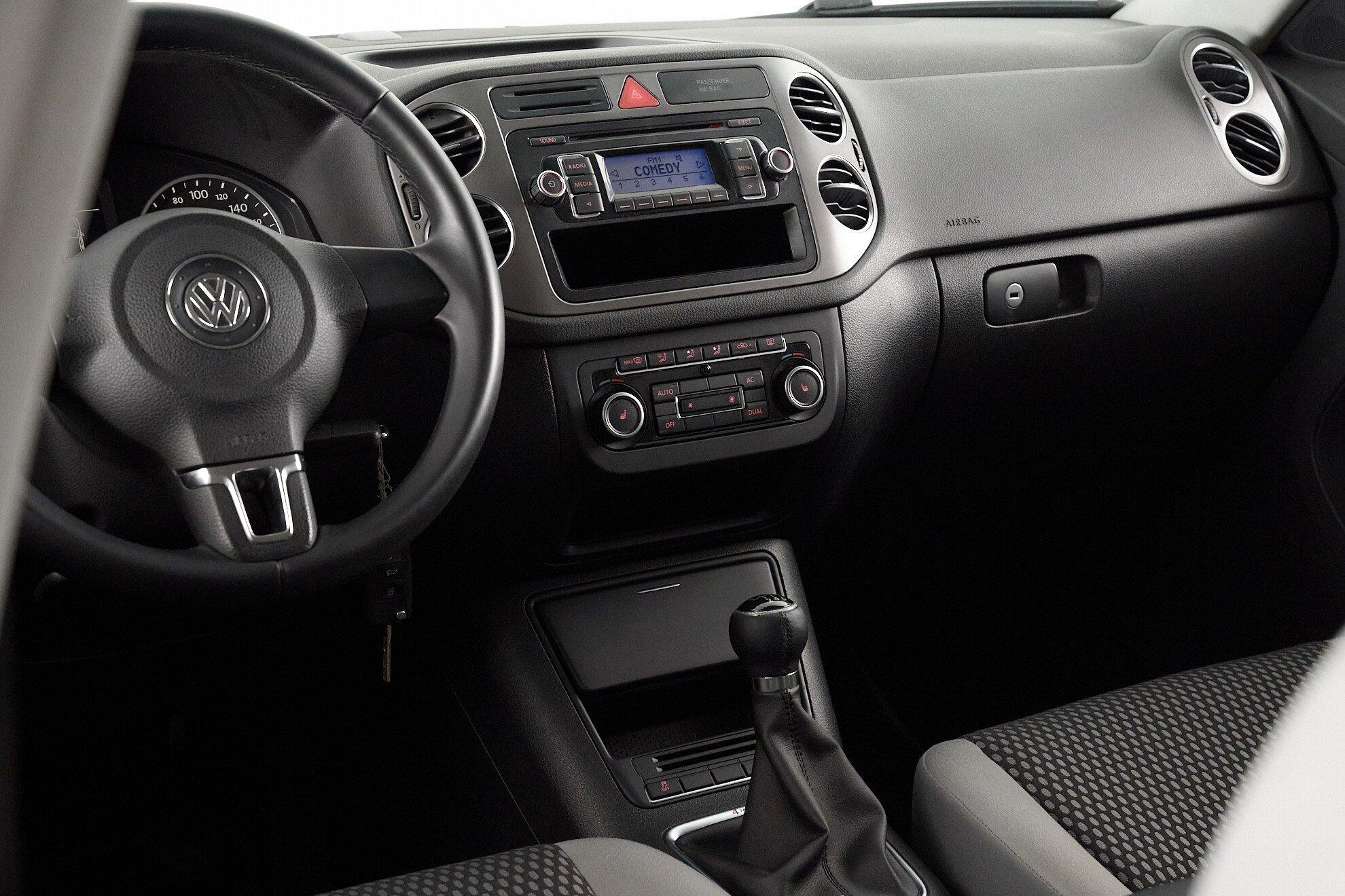 Volkswagen Tiguan 2011, серебряный
