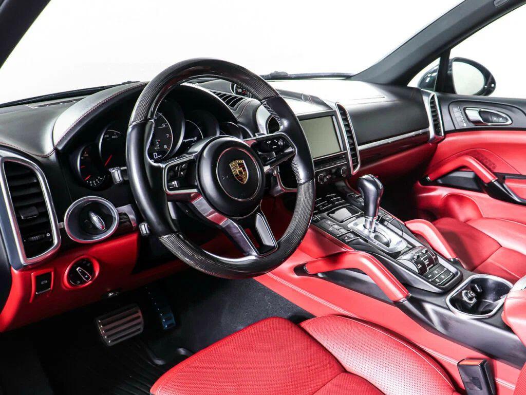 Porsche Cayenne 2018, черный
