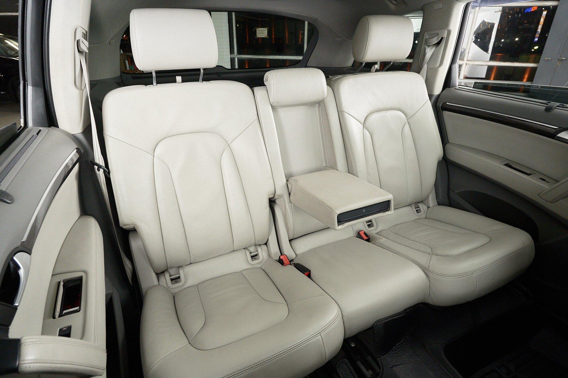 Audi Q7 2007, серый