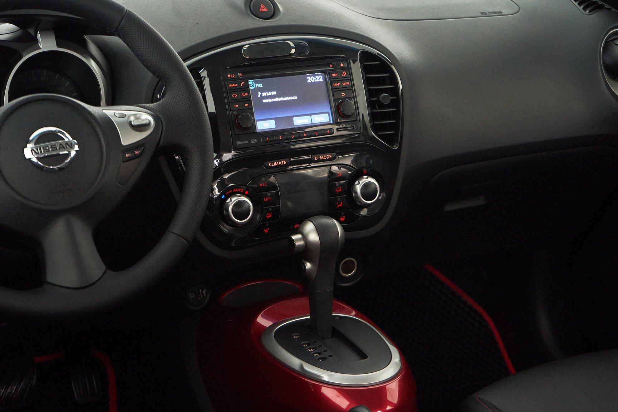 Nissan Juke 2011, черный