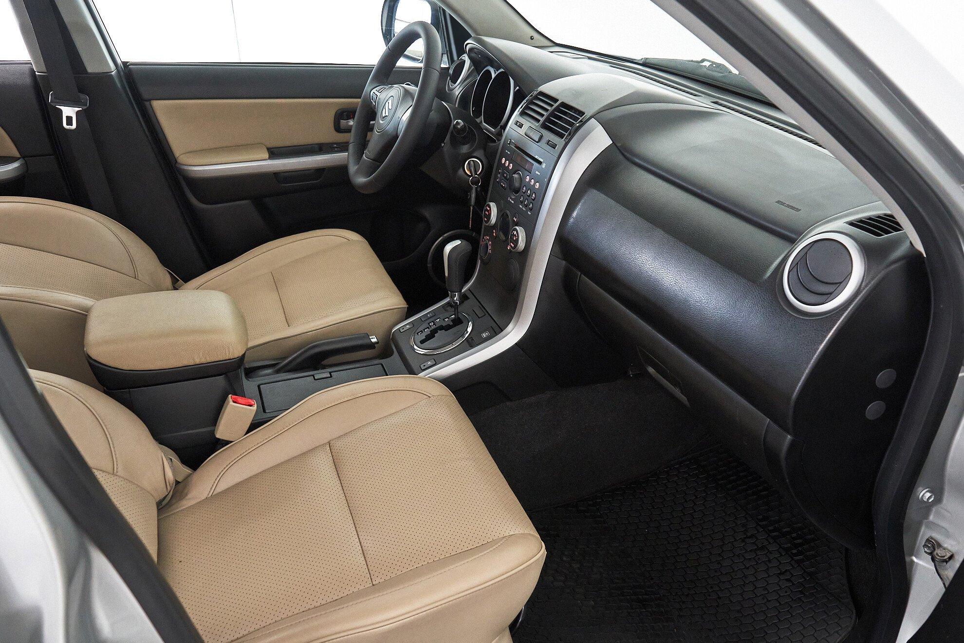 Suzuki Grand Vitara 2010, серебряный