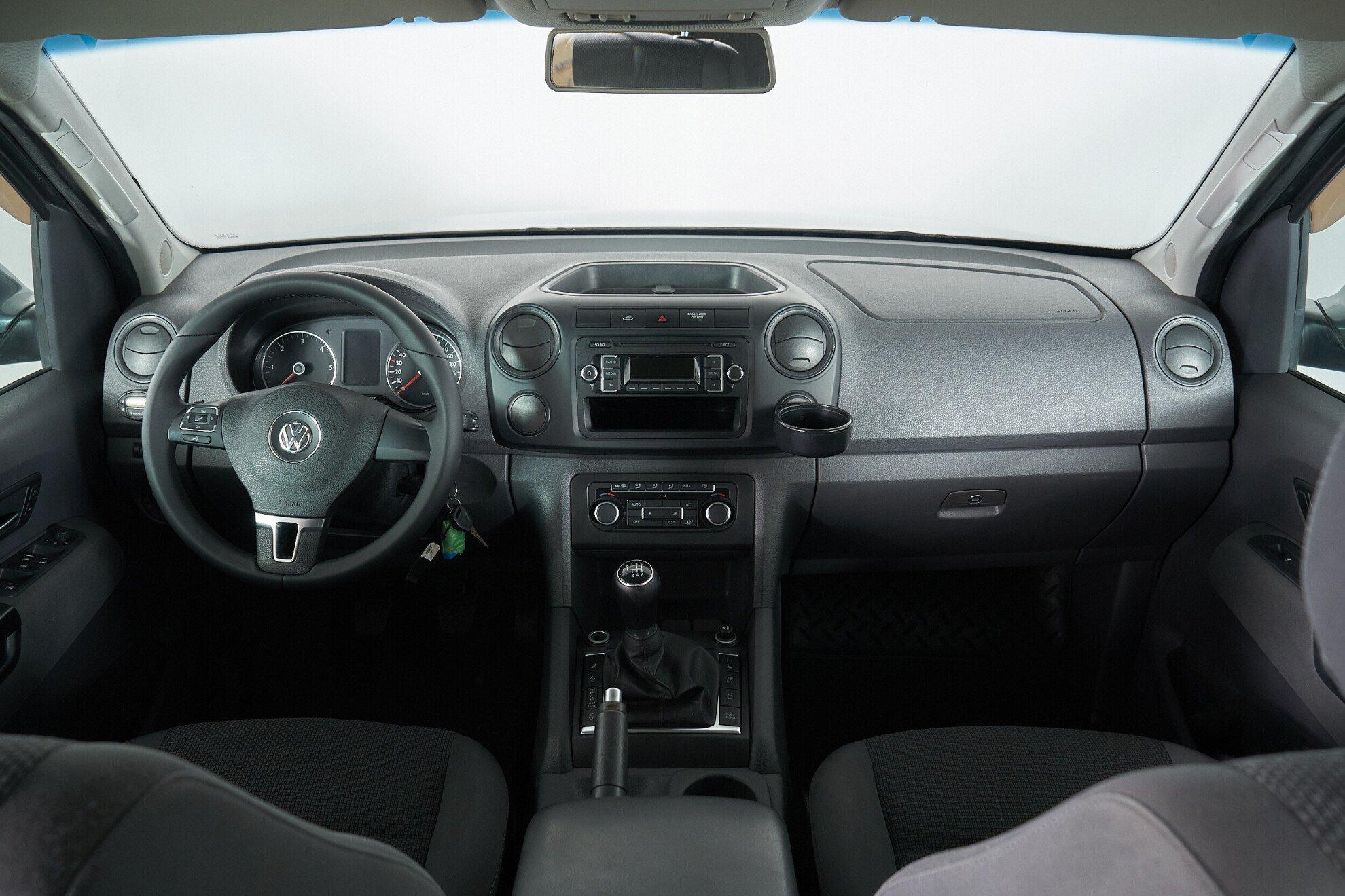 Volkswagen Amarok 2012, серый
