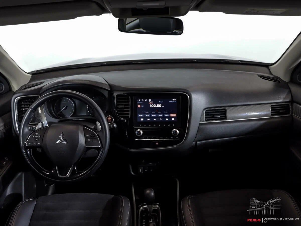 Mitsubishi Outlander 2021, черный