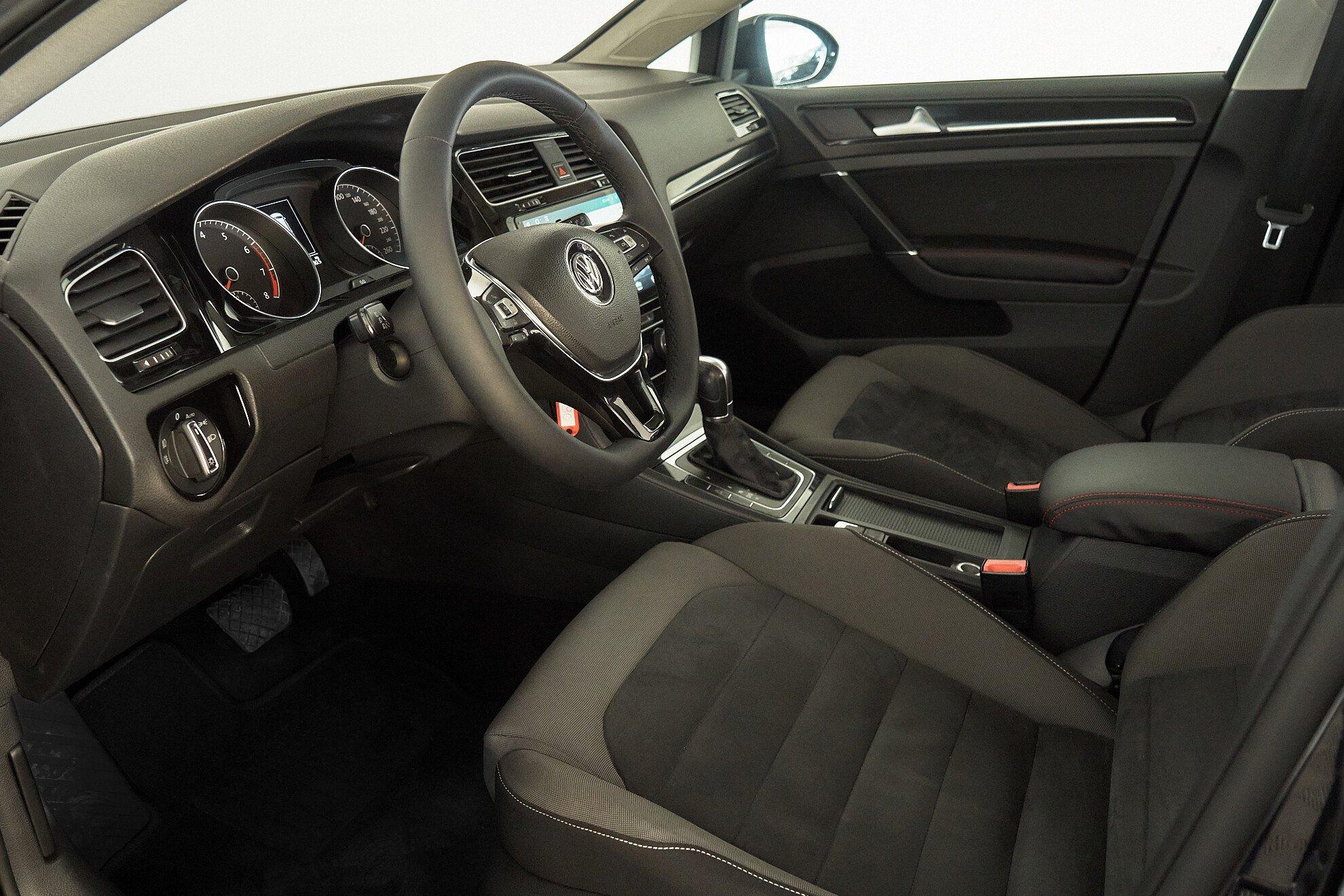 Volkswagen Golf 2013, черный