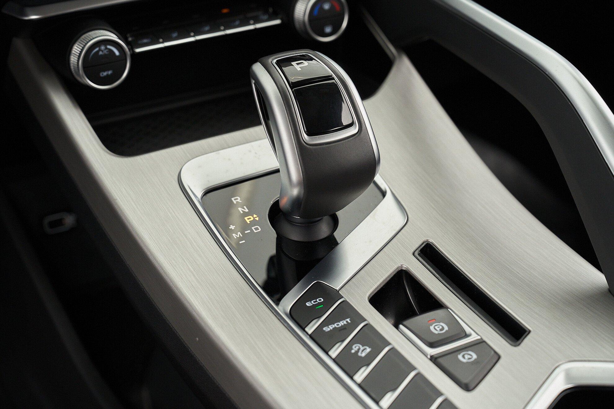 Geely Coolray 2021, белый