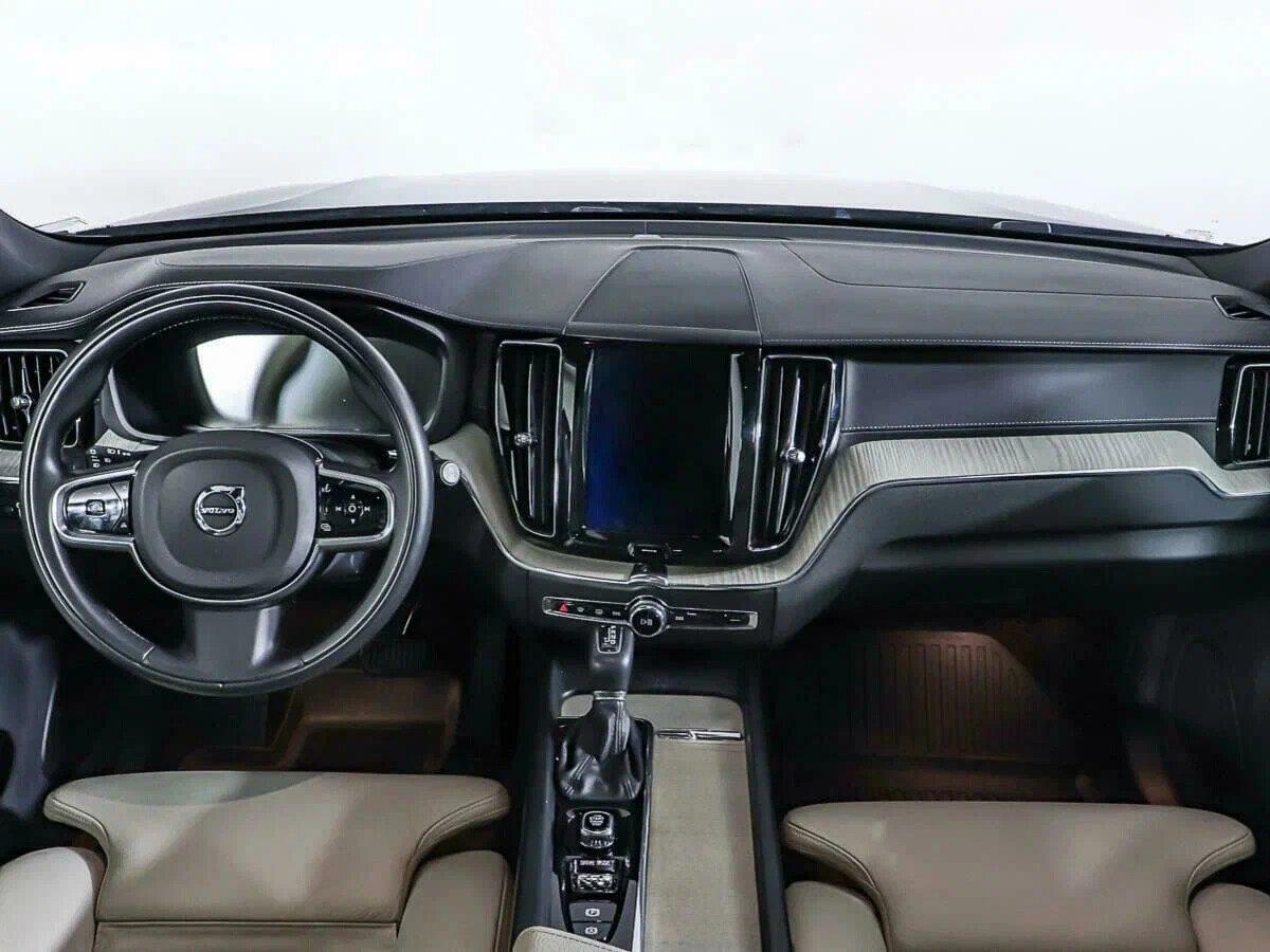 Volvo XC60 2018, черный
