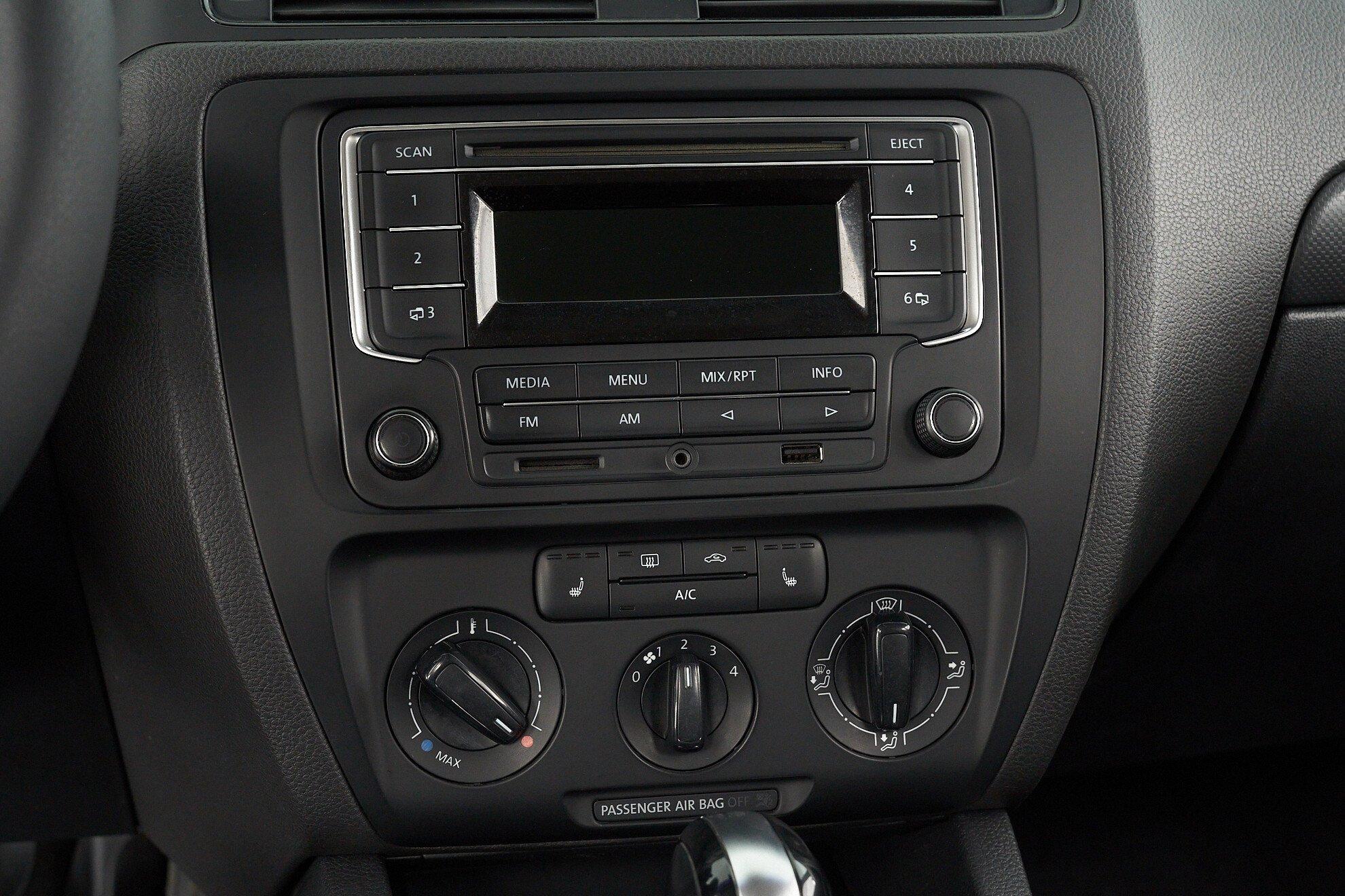 Volkswagen Jetta 2013, черный