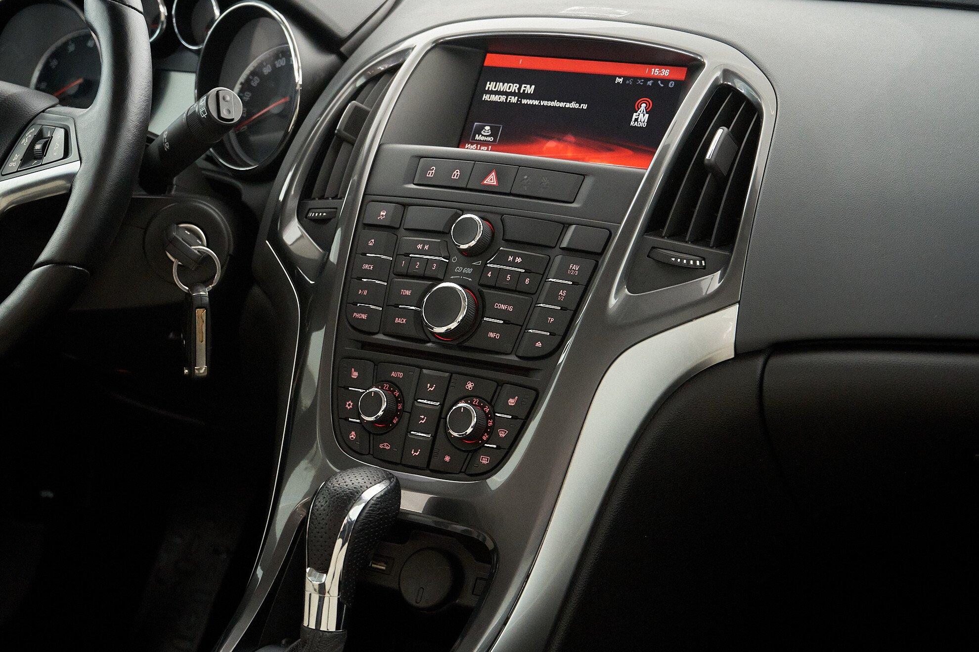 Opel Astra 2014, черный