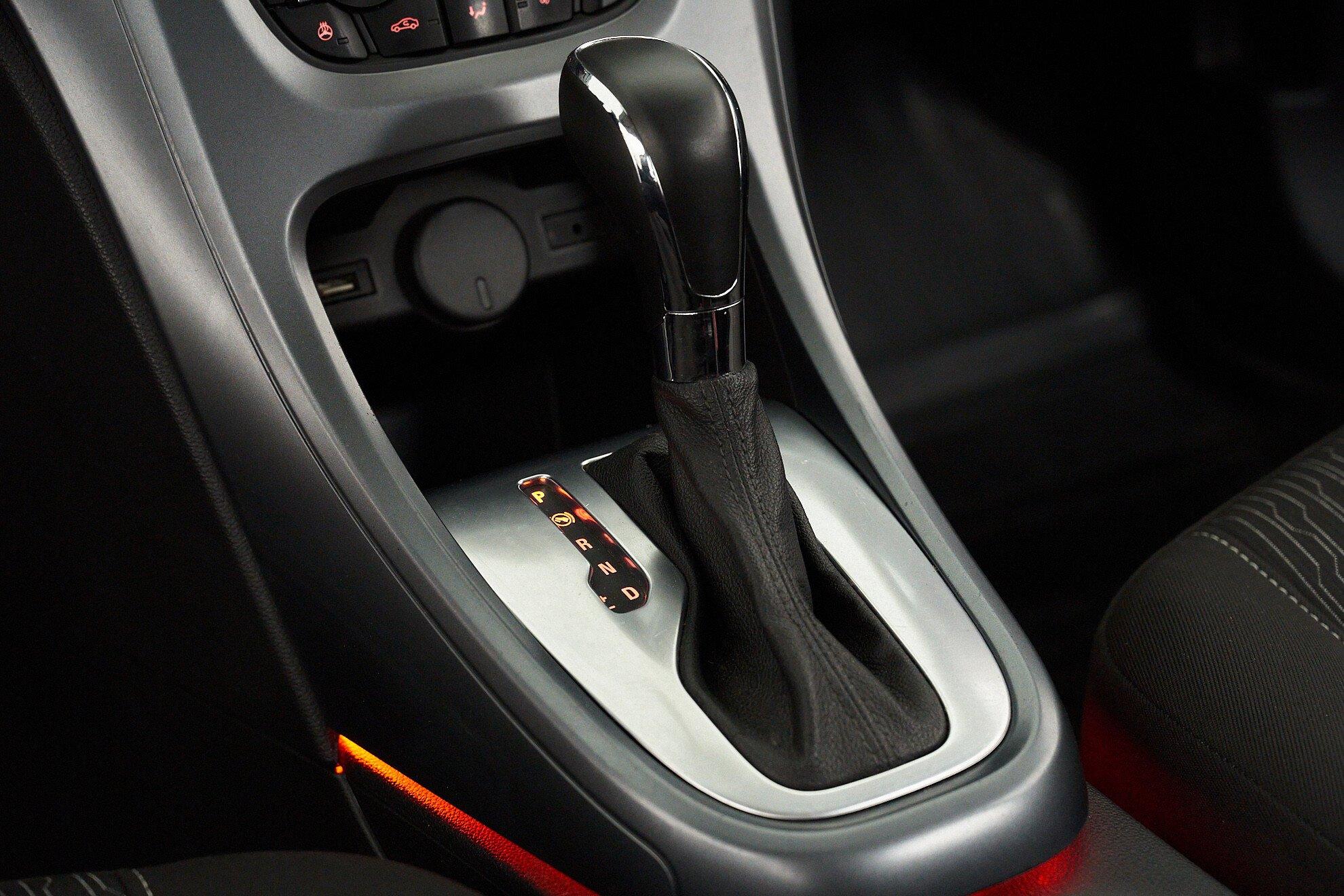 Opel Astra 2013, коричневый