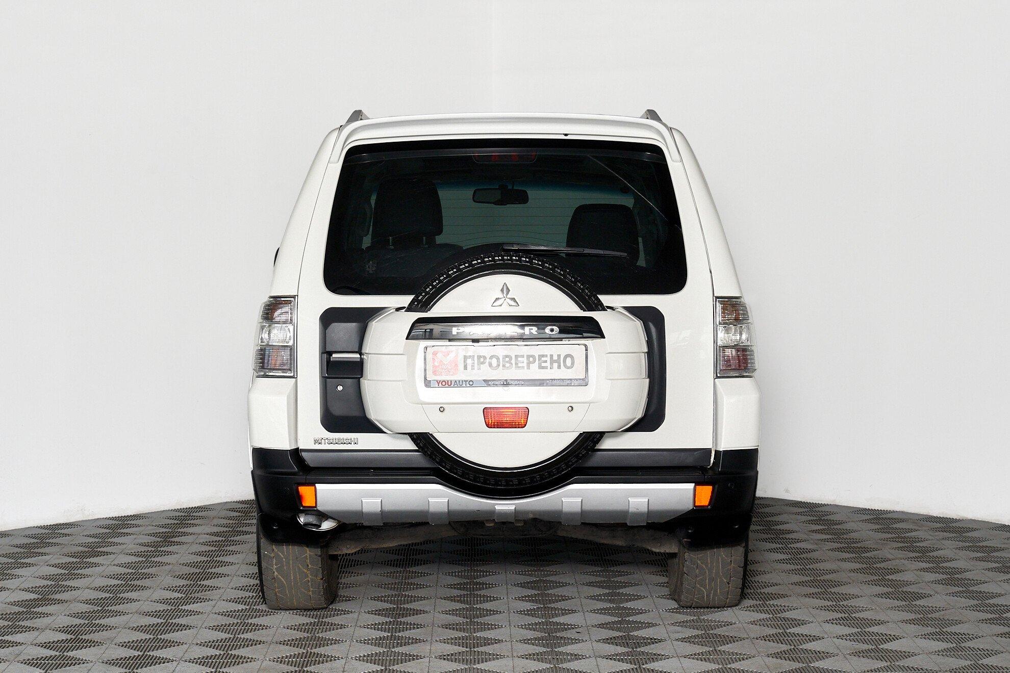 Mitsubishi Pajero 2008, белый