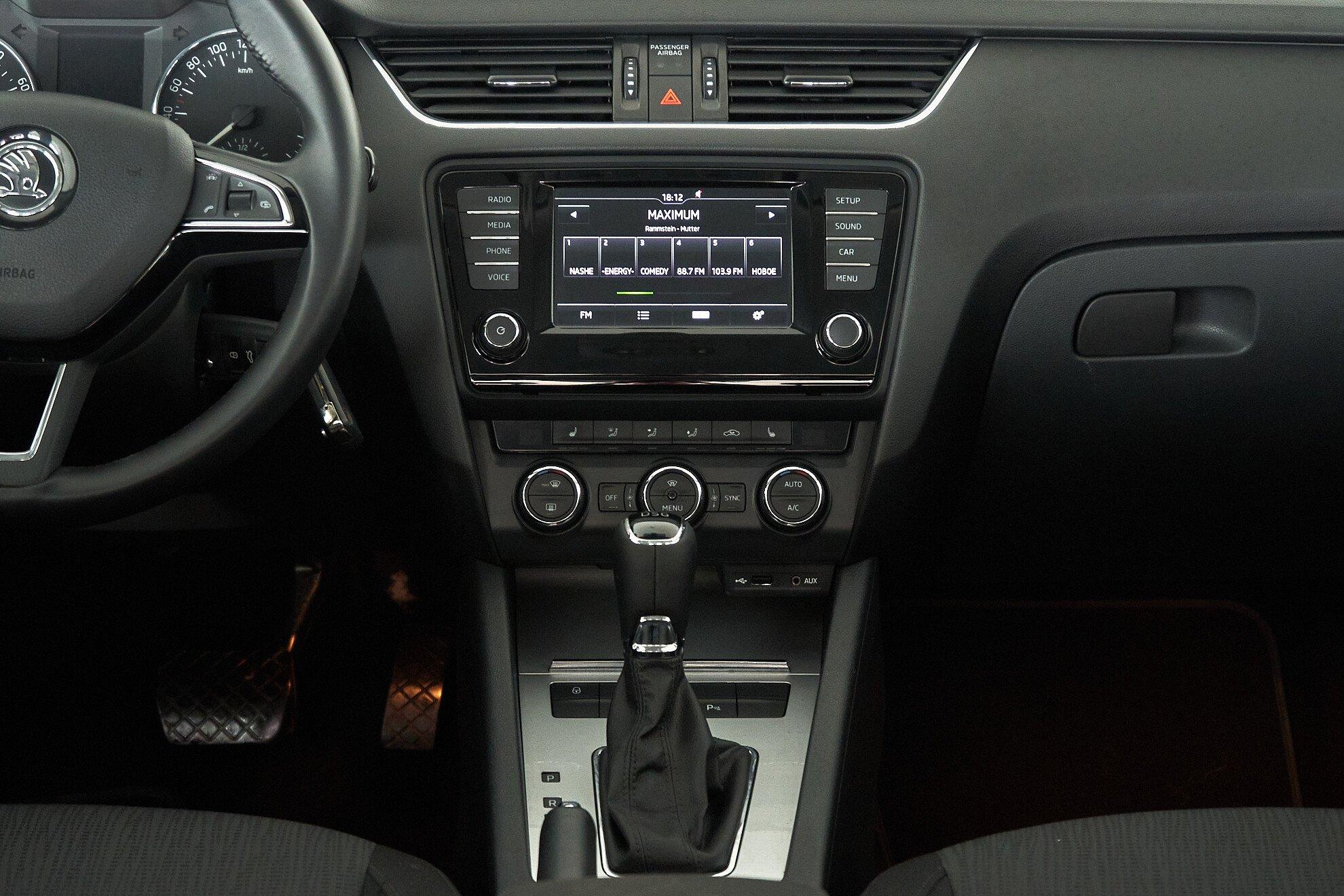 Skoda Octavia 2016, коричневый