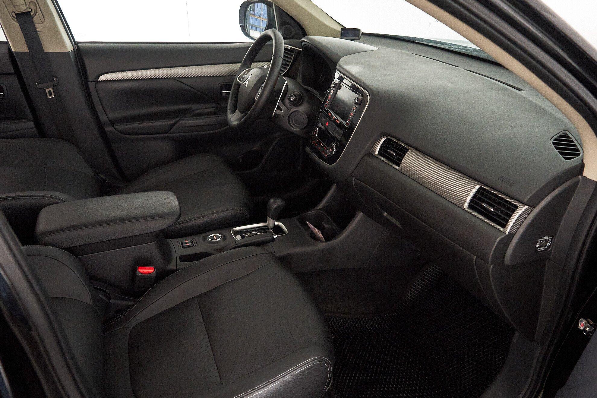 Mitsubishi Outlander 2013, черный