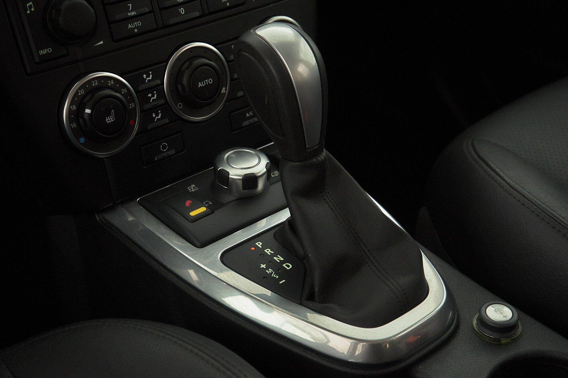 Land Rover Freelander 2010, серый