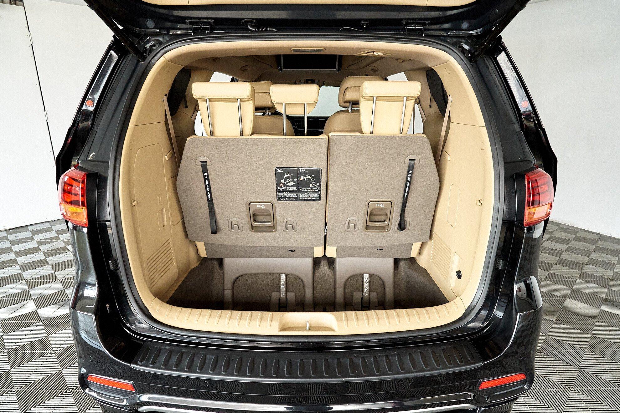 Kia Carnival 2020, черный
