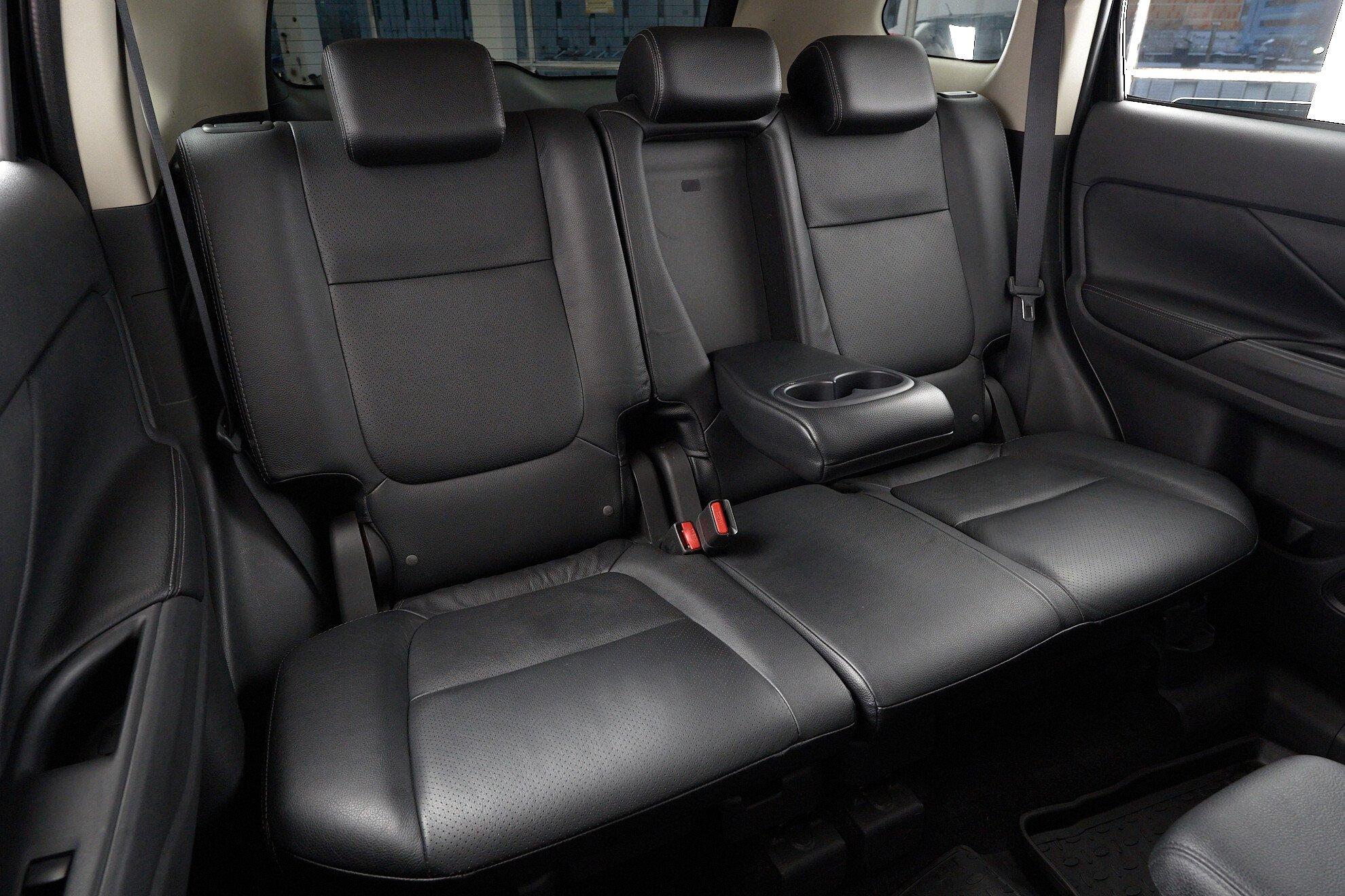 Mitsubishi Outlander 2014, черный