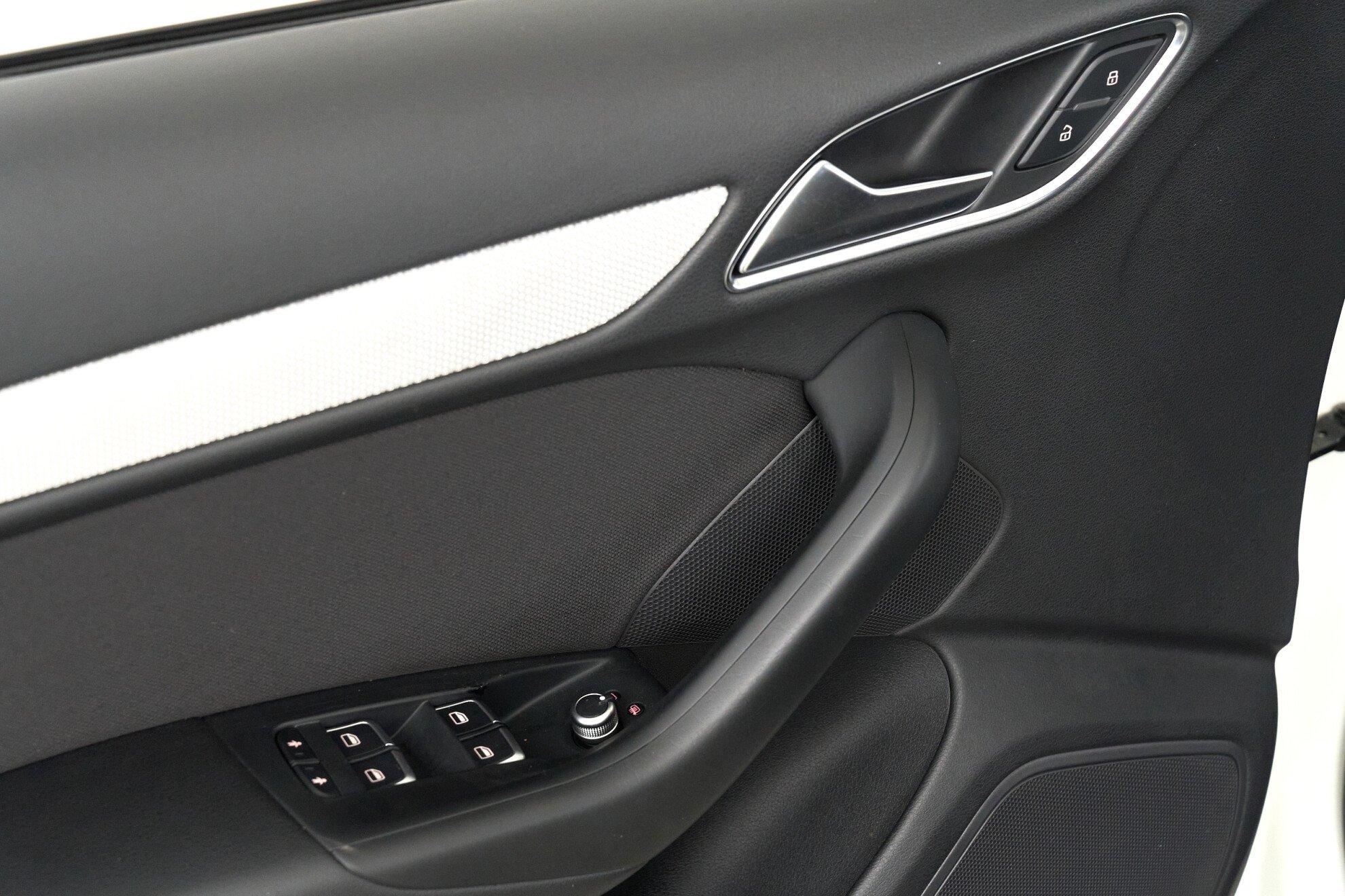 Audi Q3 2012, белый