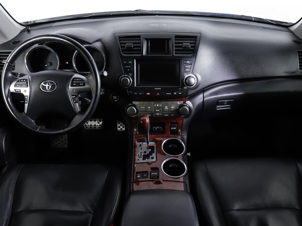 Toyota Highlander 2012, белый