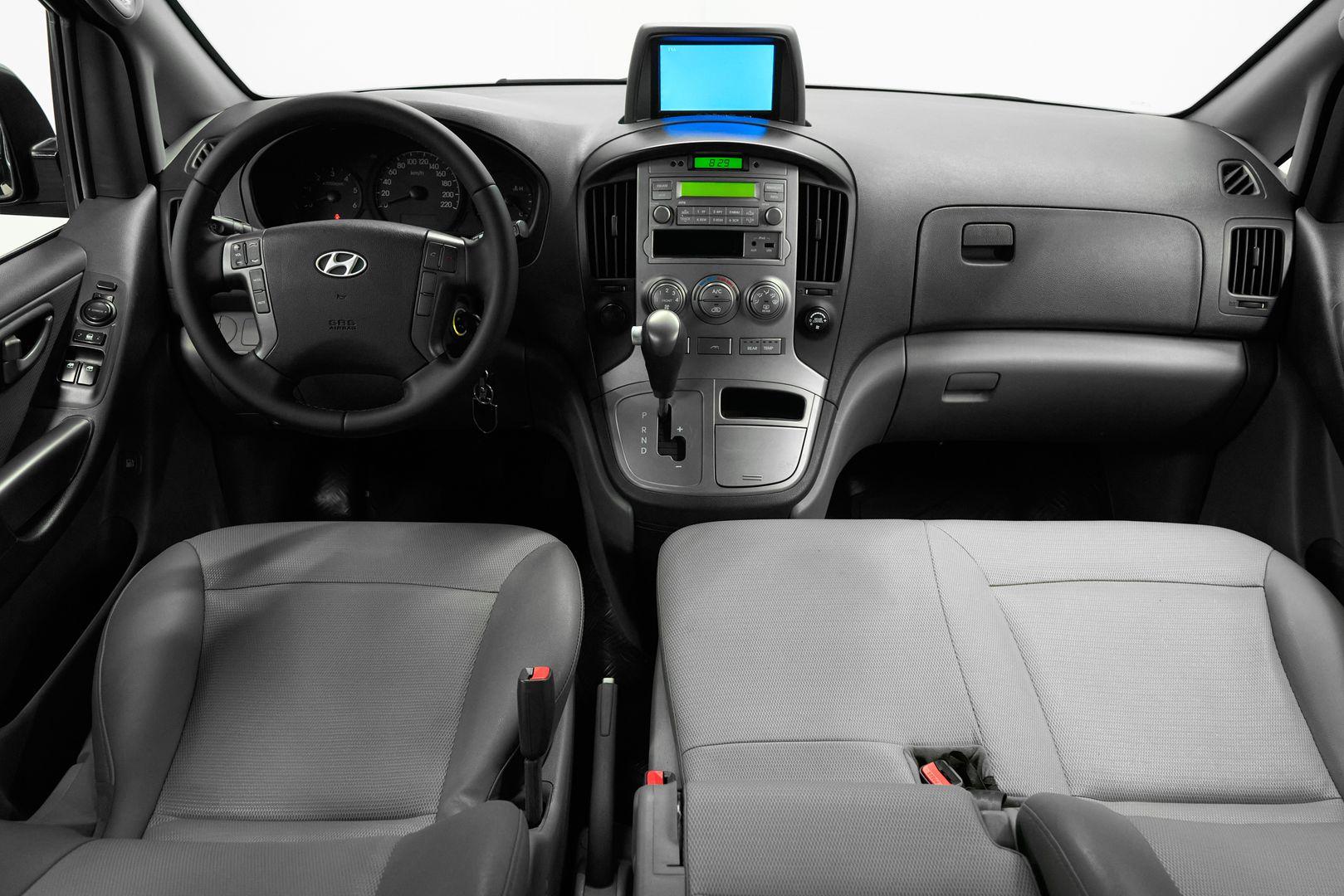 Hyundai Grand Starex 2011, черный