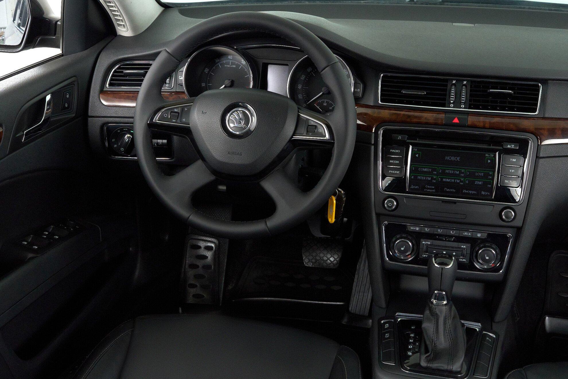 Skoda Superb 2014, черный