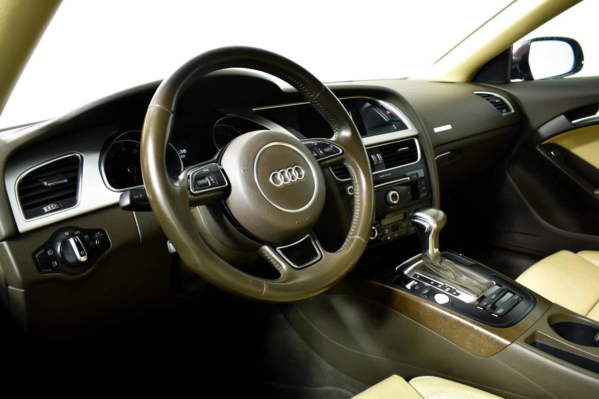 Audi A5 2016, пурпурный