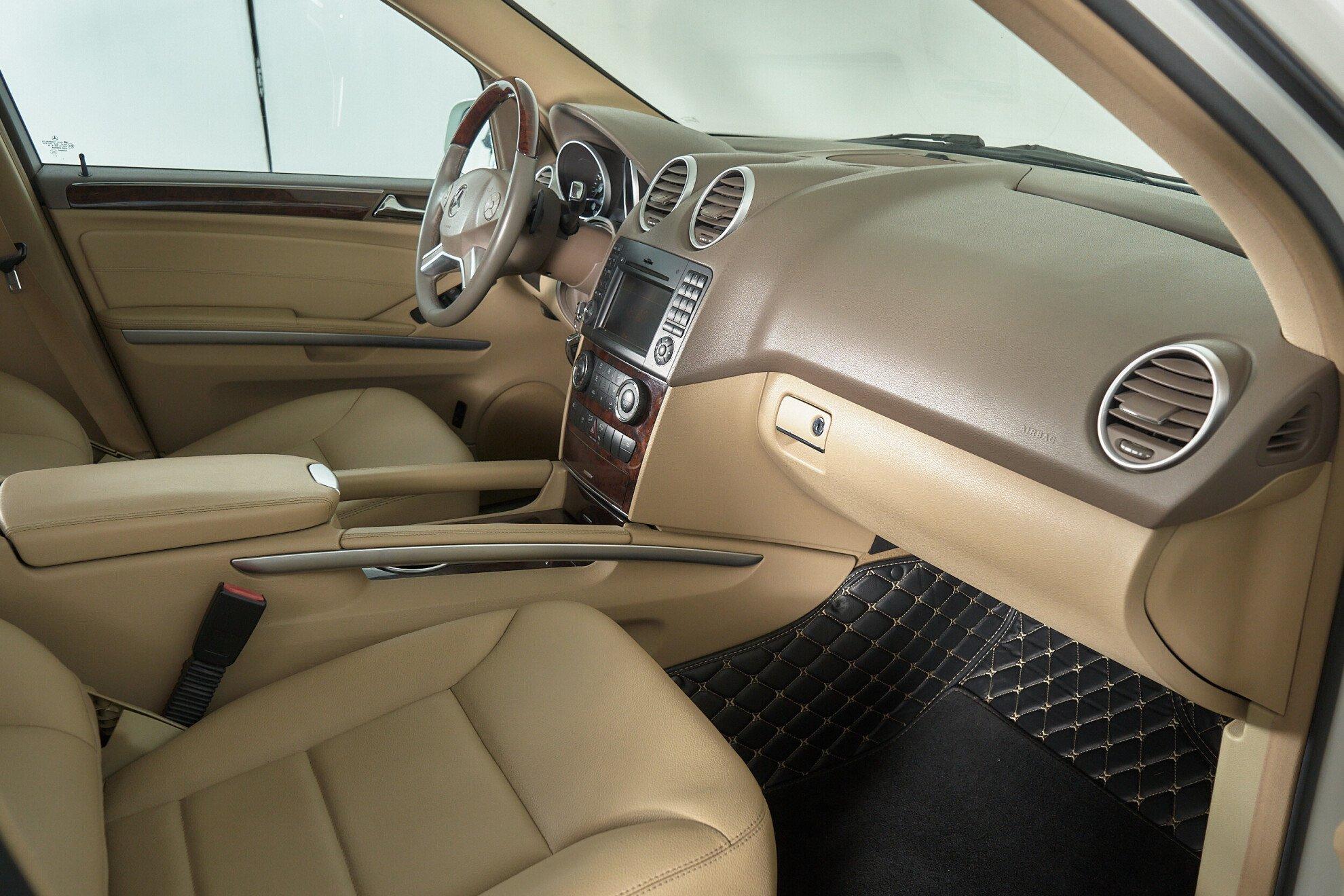 Mercedes-Benz M-Класс 2010, белый